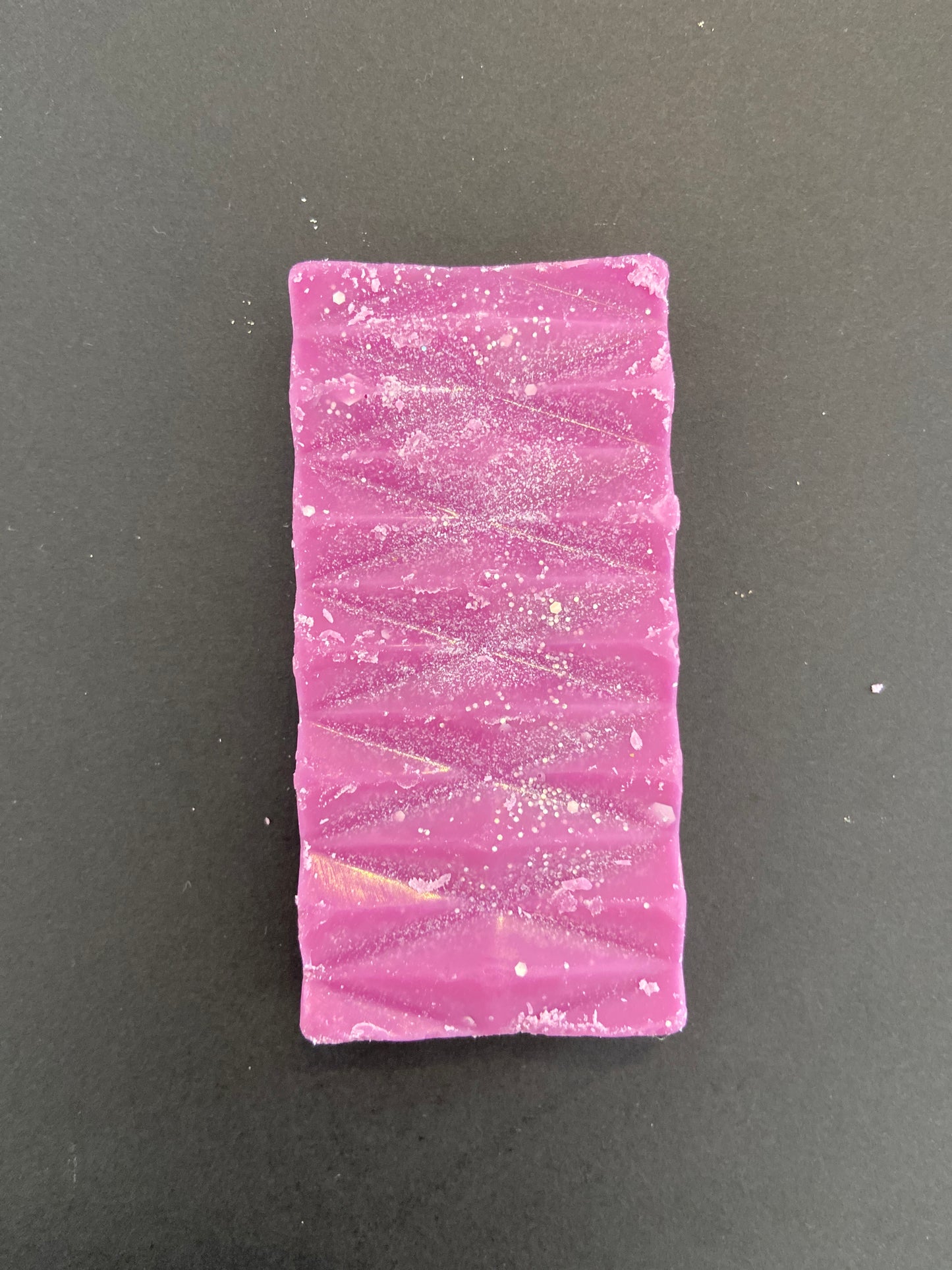 Fondant artisanale parfum sans CMR: tablette de 20gr sécable - parfum cassis et freezia