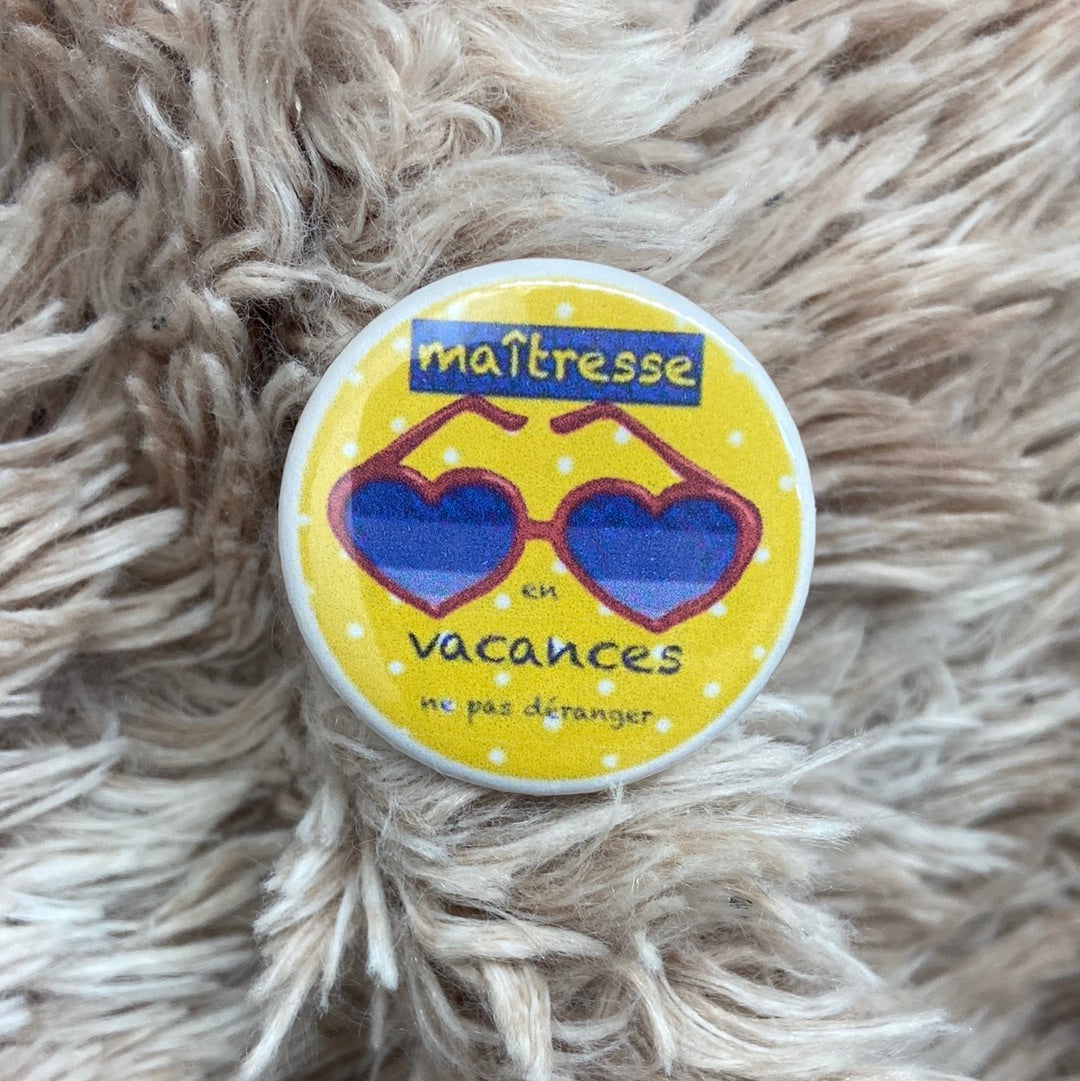 Badges Maîtresse en vacance