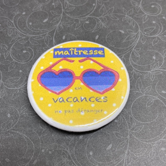 Badges Maîtresse en vacance